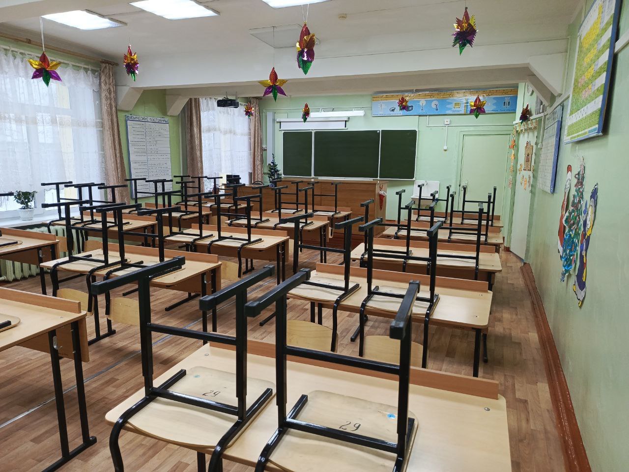 Изображения кабинета физики.